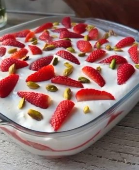 Evdə Sadə Çiyələkli Tiramisu - VİDEO