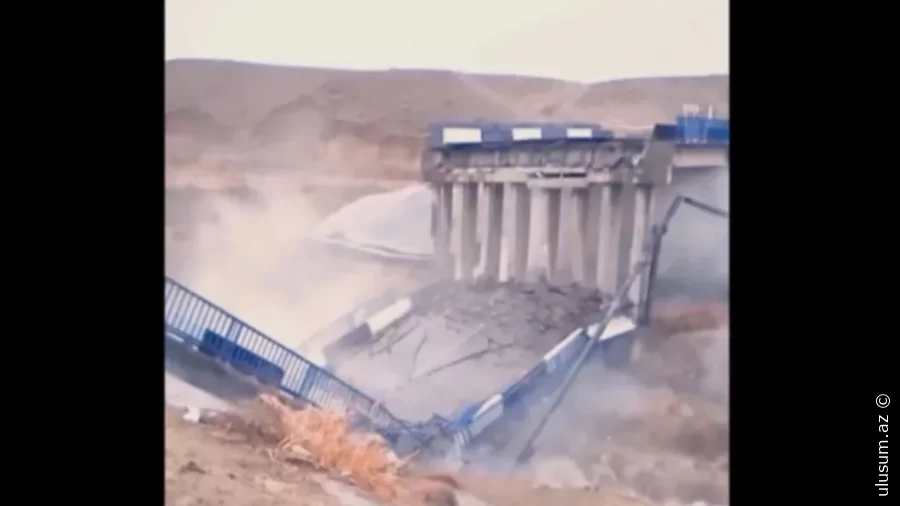 Qazaxıstanda körpü uçub  VİDEO