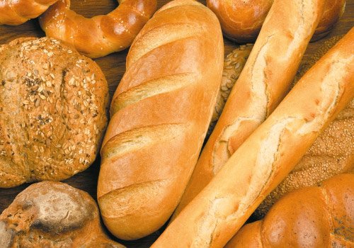 Gəncədə çörəyin ölçüsünə etiraz: 'Üçünü yeməliyəm ki, doyum'