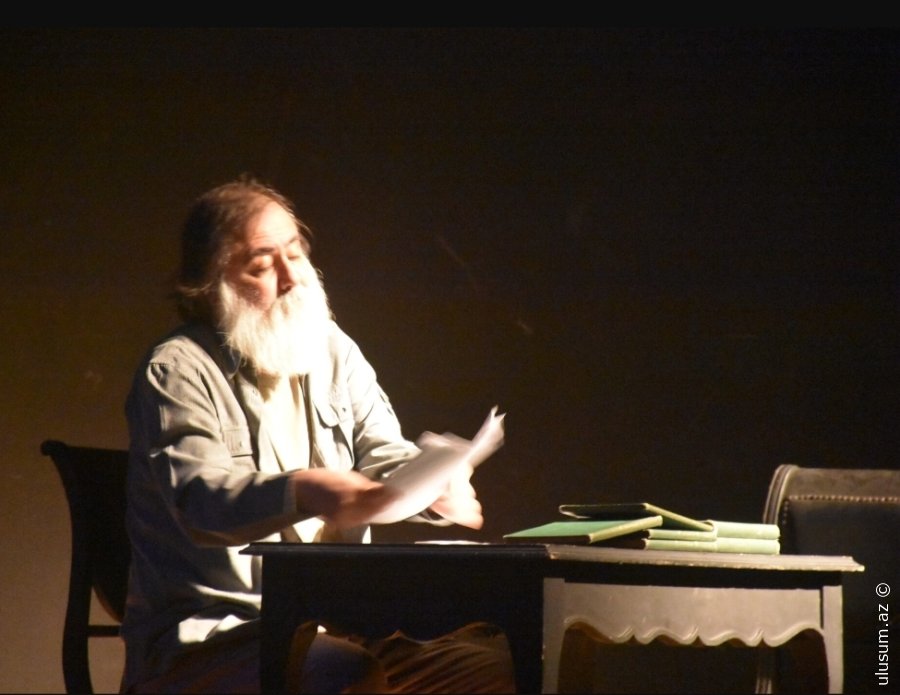 "Sevginin vətəni yoxdur" tamaşası teatrsevərlərlə görüşdü