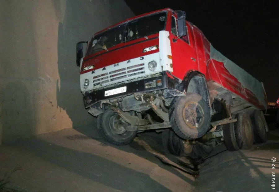 Buzovnada yol-nəqliyyat hadisəsi baş verib