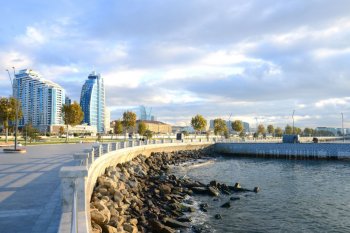 Ağ Şəhər Bulvarında dənizdə batan şəxs xilas edildi  -  VİDEO