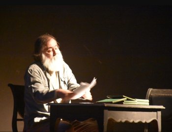 "Sevginin vətəni yoxdur" tamaşası teatrsevərlərlə görüşdü