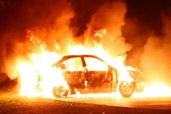 Lökbatanda avtomobil yandı - İçində meyit aşkarlandı