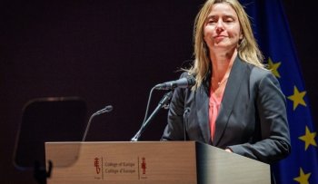 Polis Avropa Kollecinə və Avropa Xarici Fəaliyyət Xidmətinə Basqın Etdi