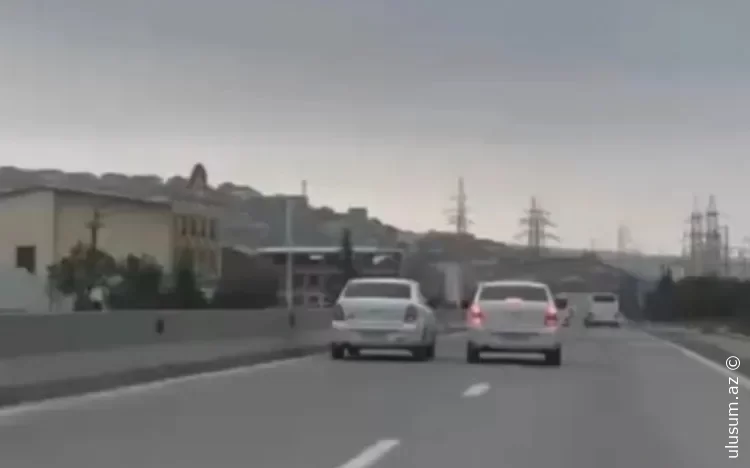 Yolda sürət yarışı təşkil edən sürücülər saxlanıldı