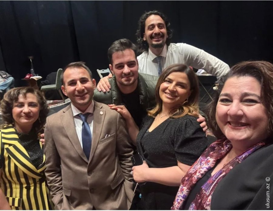 Azərbaycanlı həkimlər Həmrəylik Günündə teatr tədbirində bir araya gəliblər