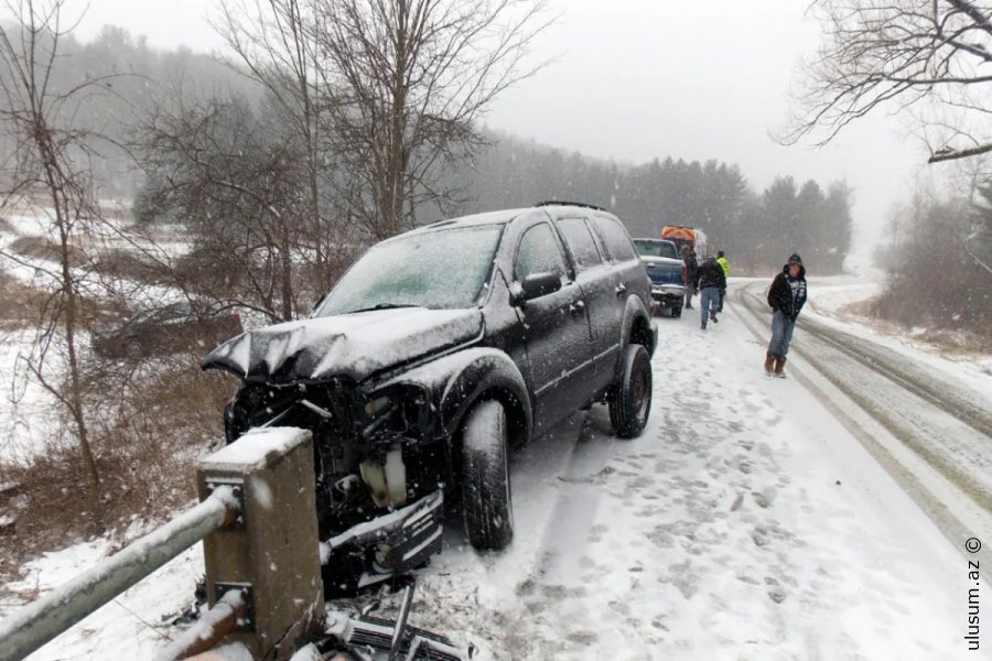 Bayram günlərində hava ilə bağlı avtomobillərə dəyən ziyan 1 mln. manatı ötüb