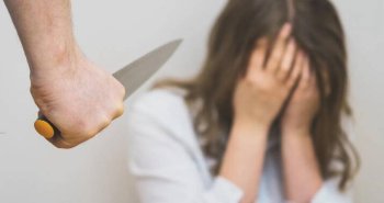 Ər arvadını bıçaqladı