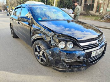 Gəncədə VAZ-la "Opel" toqquşub