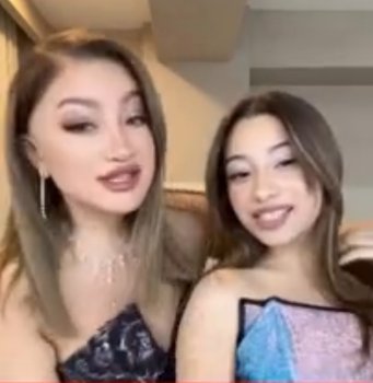 Aparıcı Zümrüd Bədəlova və  qızı