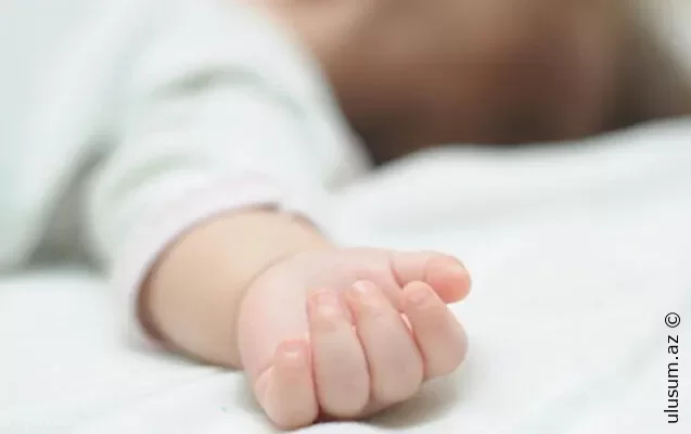 Gəncədə ana 40 günlük qızından imtina edib