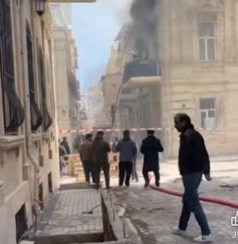 Mərkəzdə binada yanğın baş verib